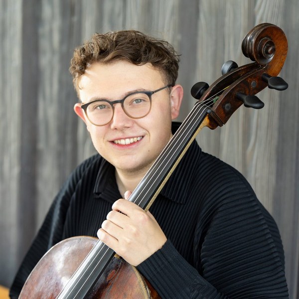 Christopher Ellis, cello